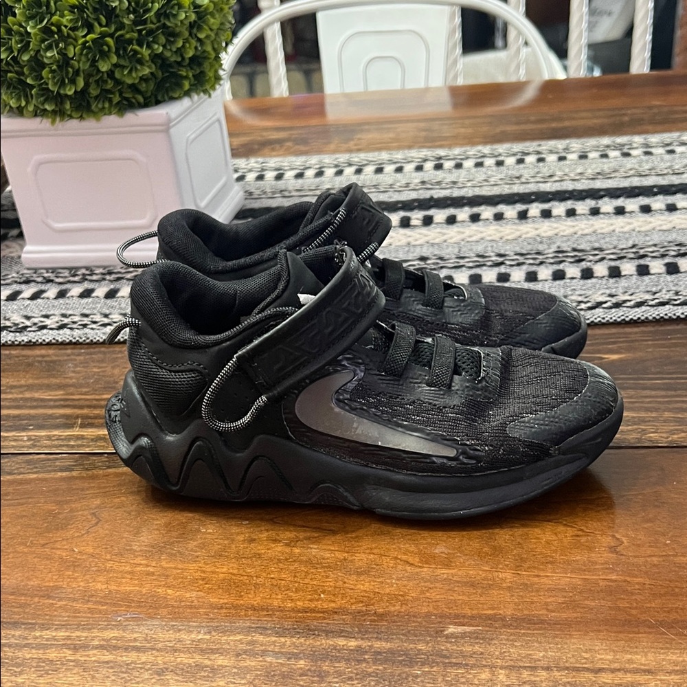 Nike Kids Black and Gray Sneakers